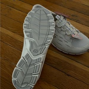 Skechers memory foam sneakers, size 7.5, white